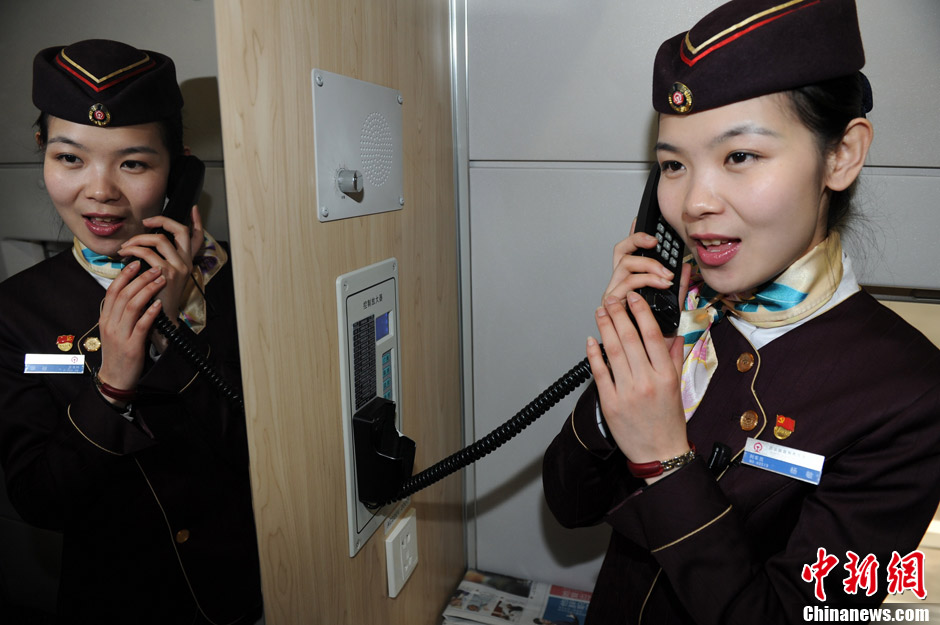 【春运故事】"动姐"杨敏的微笑——动车乘务员的一天