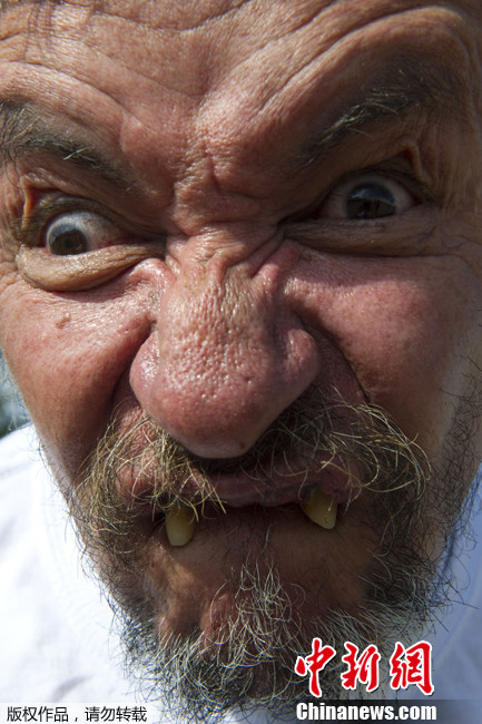 哥伦比亚举行丑男大赛冠军可获550美元奖金