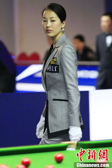 亚洲第一美女台球裁判诸瑛 惊艳海口公开赛