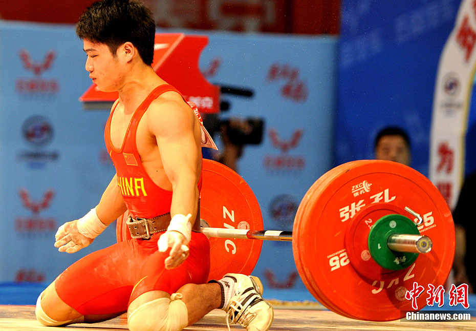 中国举重奥运选拔赛大力士失利瞬间