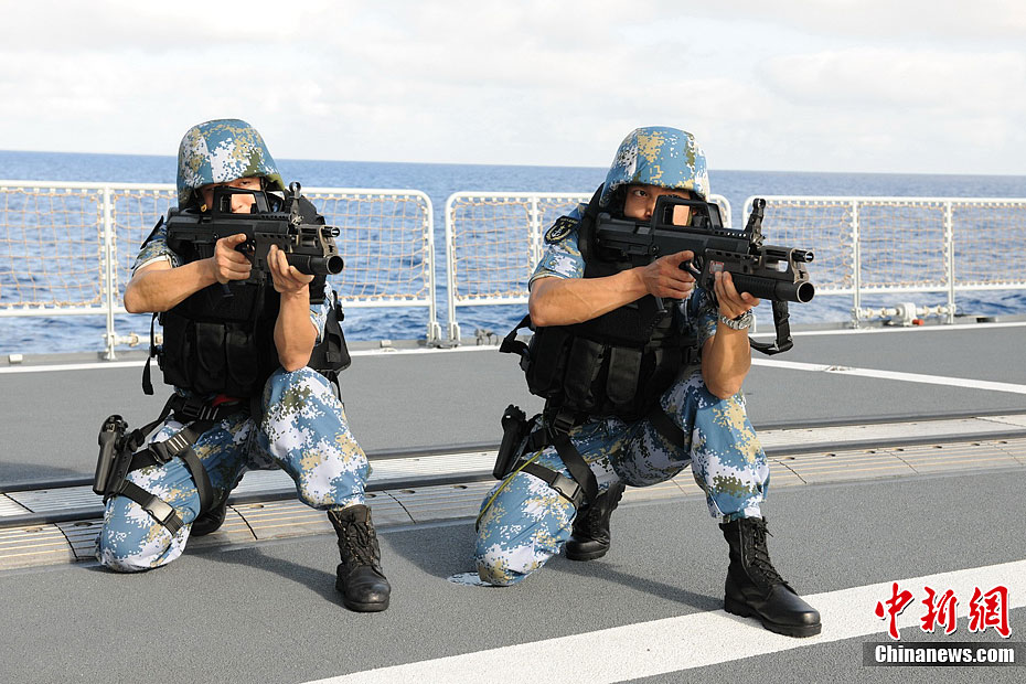 中国海军第十一批护航编队全天候全要素实战化训练 (6/11)