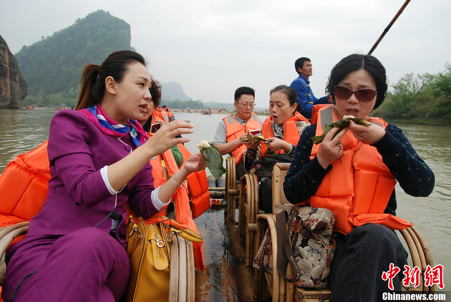 图片故事:记录最美导游的一天