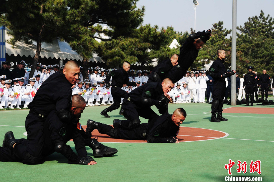 中国海军特种部队表演军事技能 (11/15)