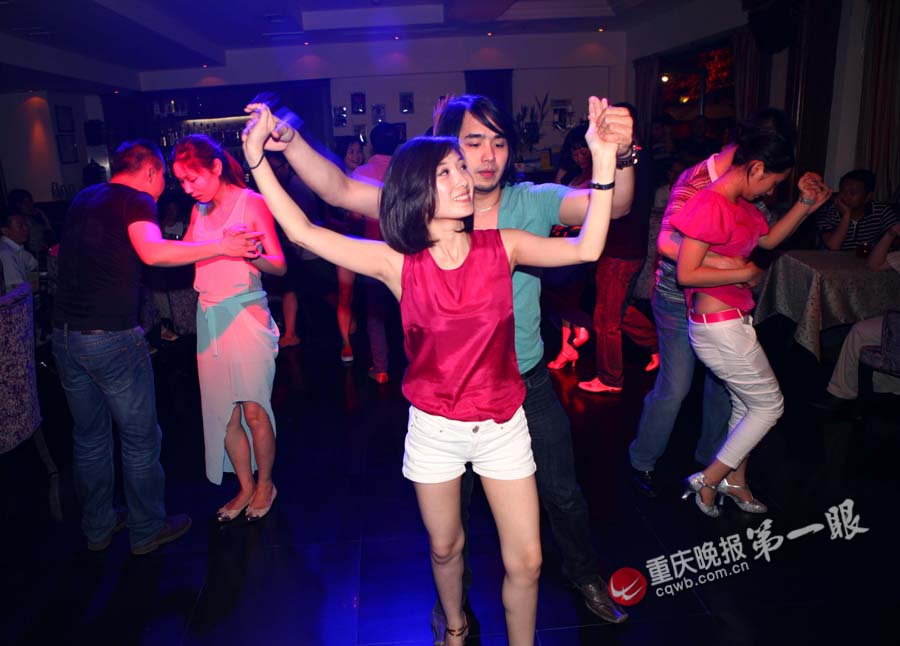 重庆白领圈流行一句话不会跳莎莎你就out了