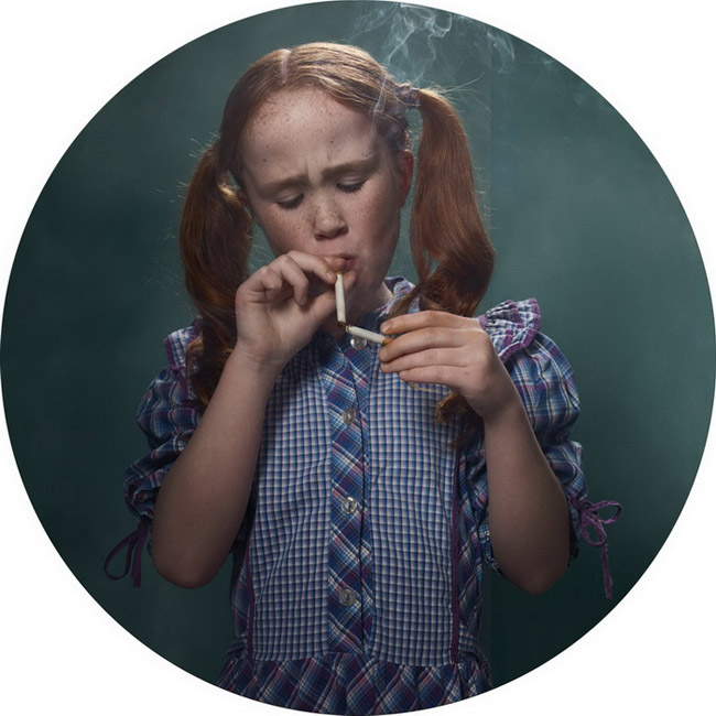 小孩叼烟表情包图片