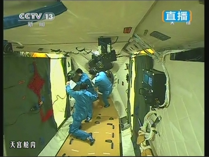 刘洋进入天宫一号