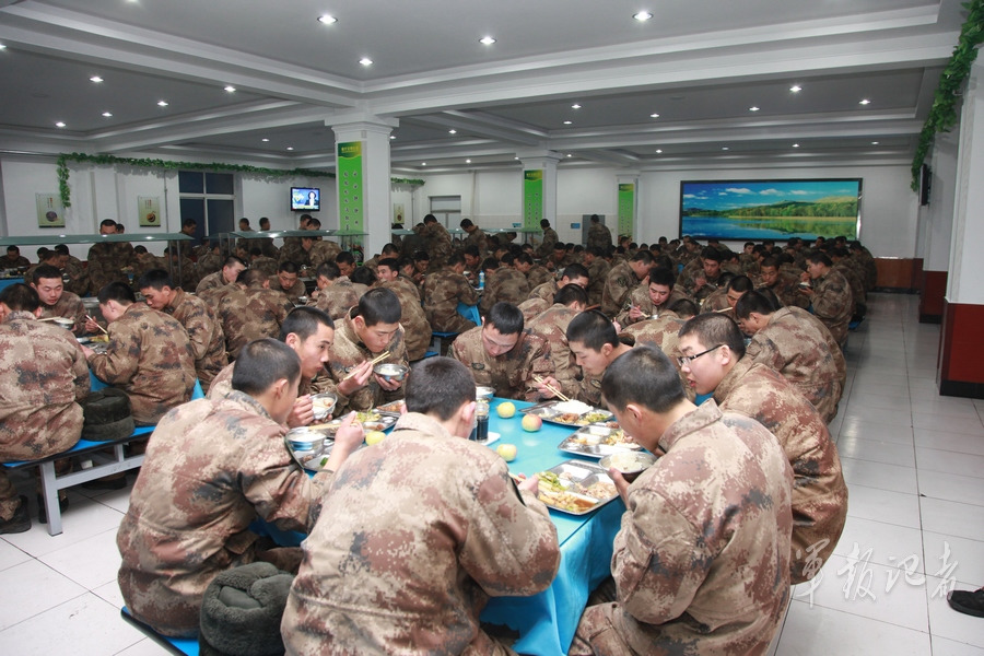 实拍沈阳军区某边防团打造特色伙食813