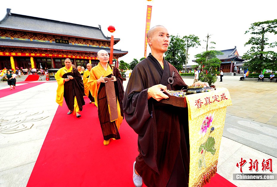 海南永庆寺举行龙水呈祥祈福法会 (6/6)