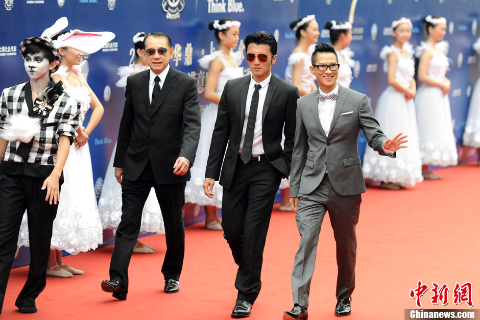 谢霆锋,张家辉,杨受成亮相华鼎奖红毯