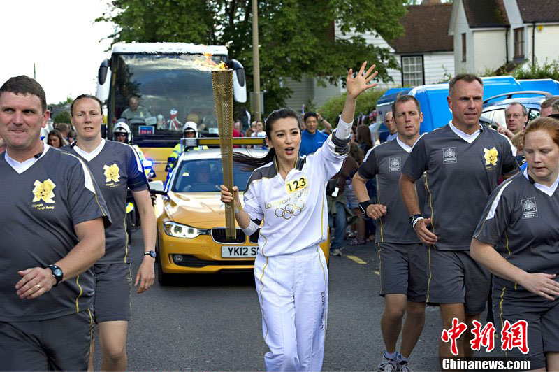 李冰冰参加伦敦奥运会火炬传递