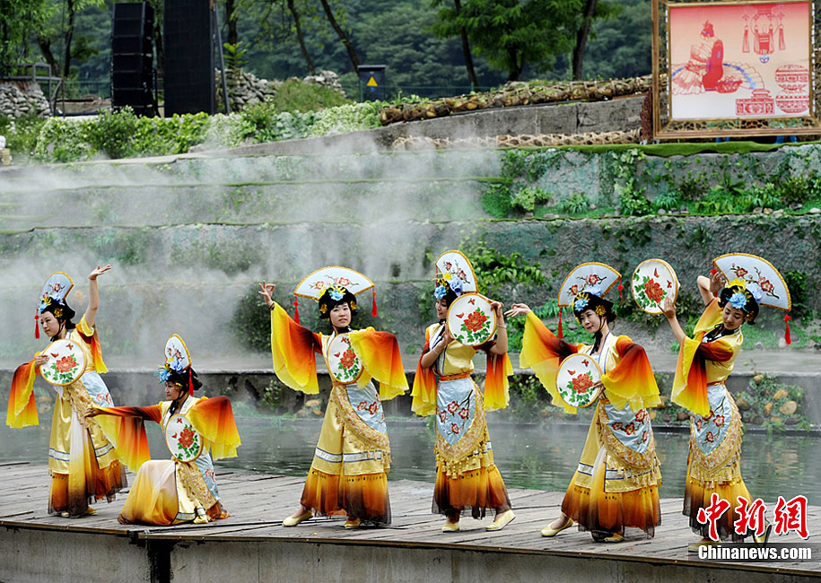 新版实景演出《道解都江堰》在四川上演