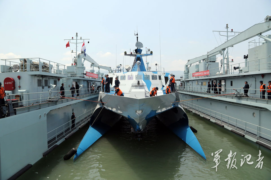 东海舰队实战演练中填补海上应急抢修空白