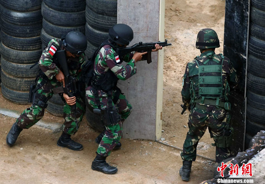 利刃2012联合反恐演练圆满收兵