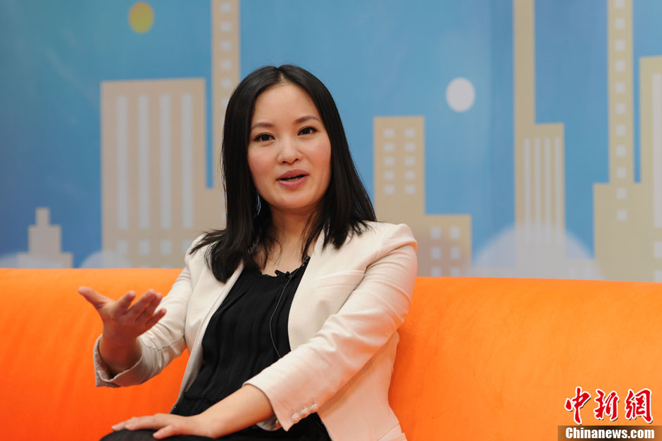 原创民族歌剧《运河谣》女一号雷佳做客中新网