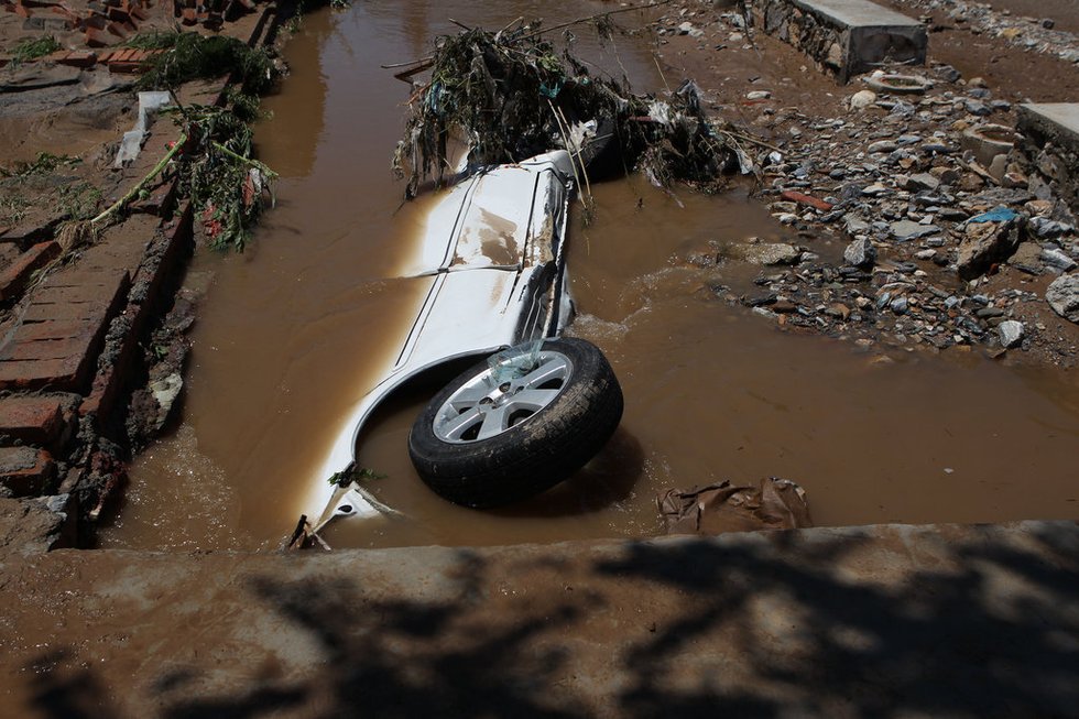 北京暴雨房山特写