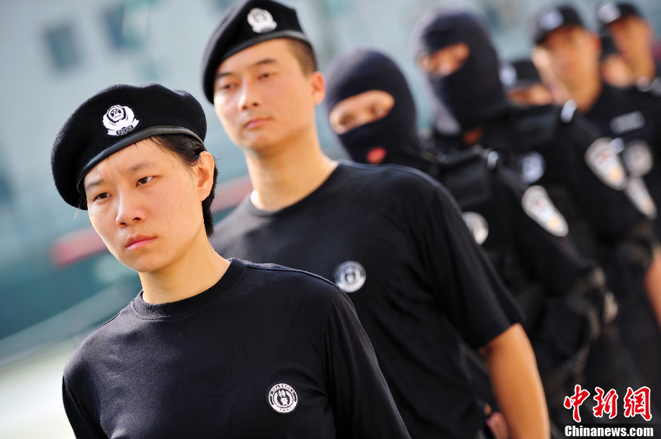 深圳特警换装99式战训服