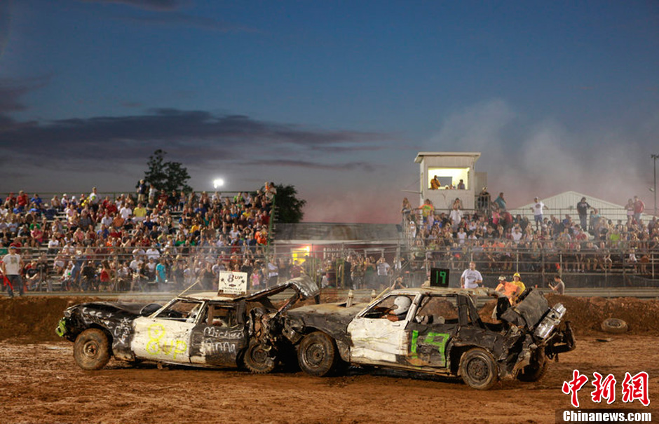 美国上演撞车大赛 比赛现场似战场