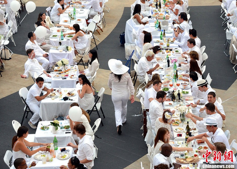 美国纽约举行白色快闪晚宴