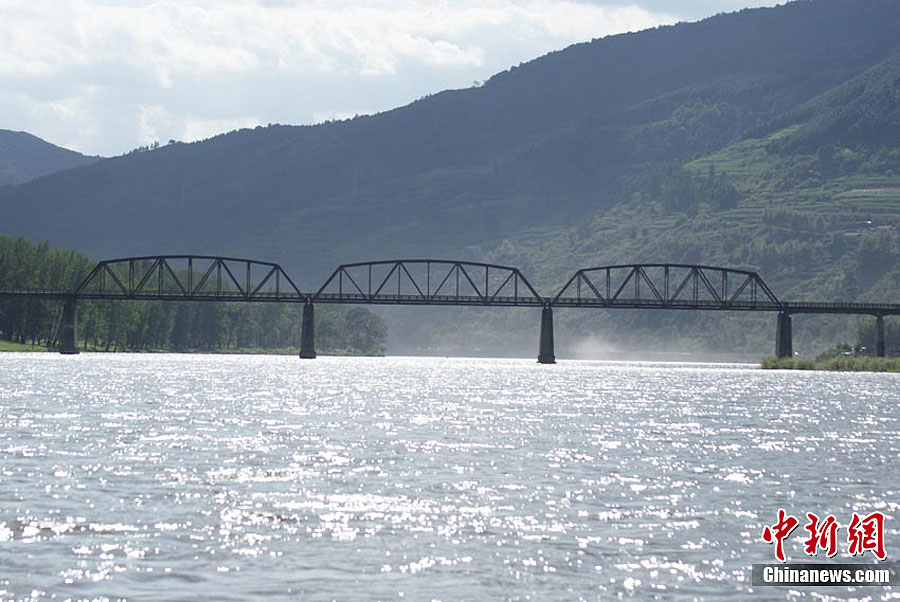 实拍中朝边境鸭绿江国境大桥26