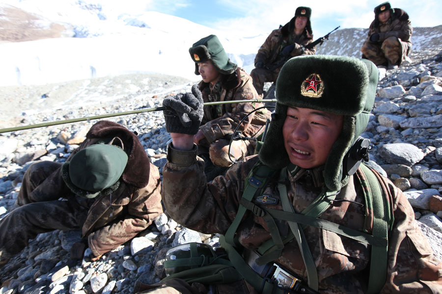 守卫祖国边关的军人躺着也是奉献