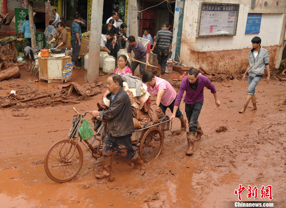 四川冕宁泸沽镇遭遇特大洪水袭击受灾严重