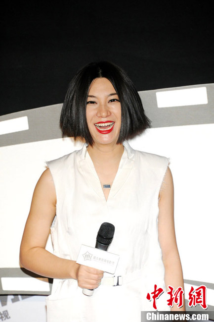 尚雯婕新造型红唇大笑姑婆好雷人13