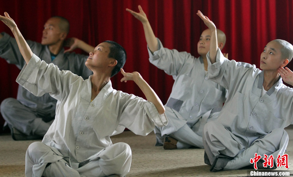 湖北天台寺僧人尼姑组禅乐团