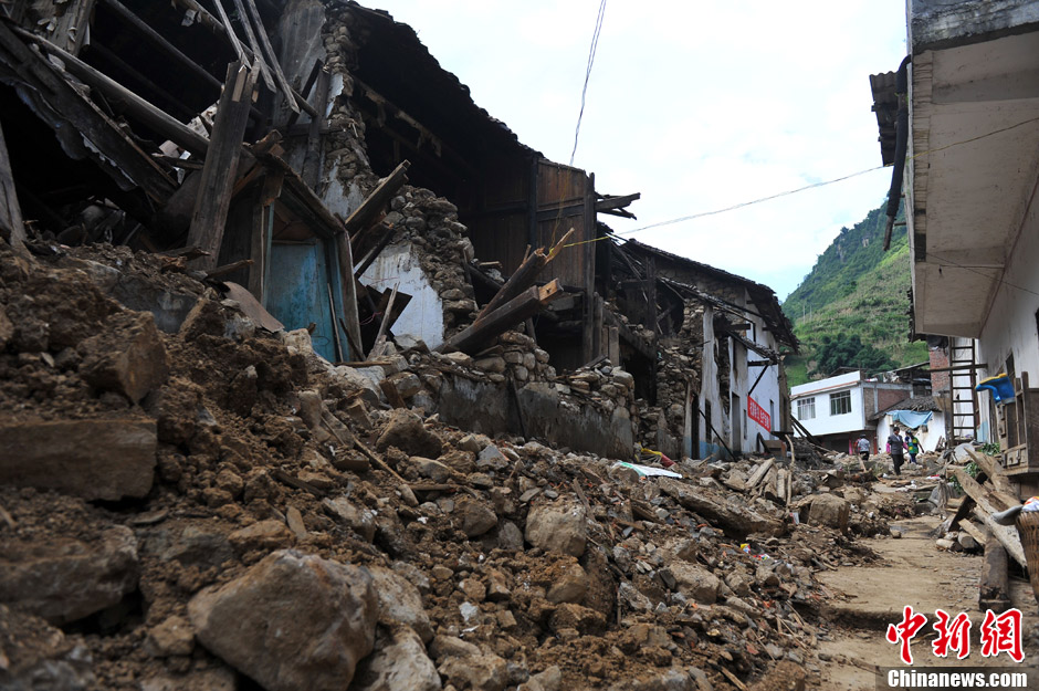 云南大关震区受灾严重 百年古村毁于一旦