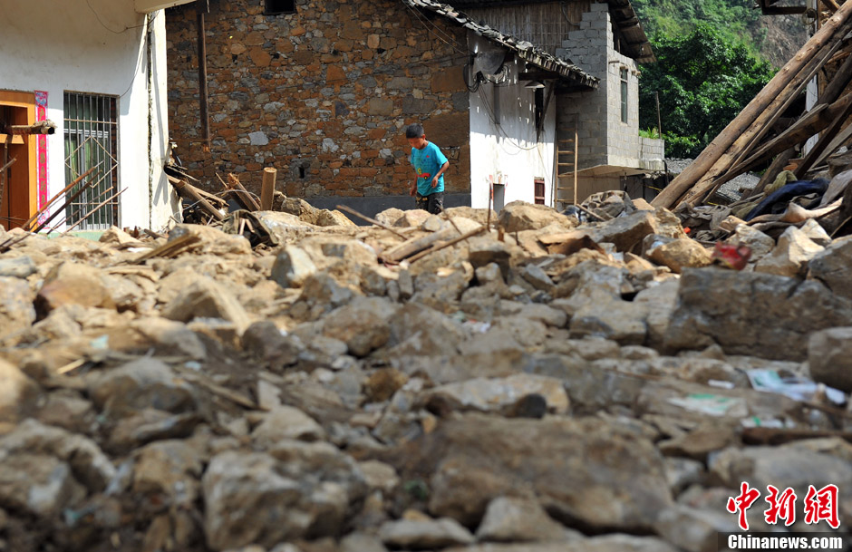 云南大关震区受灾严重 百年古村毁于一旦
