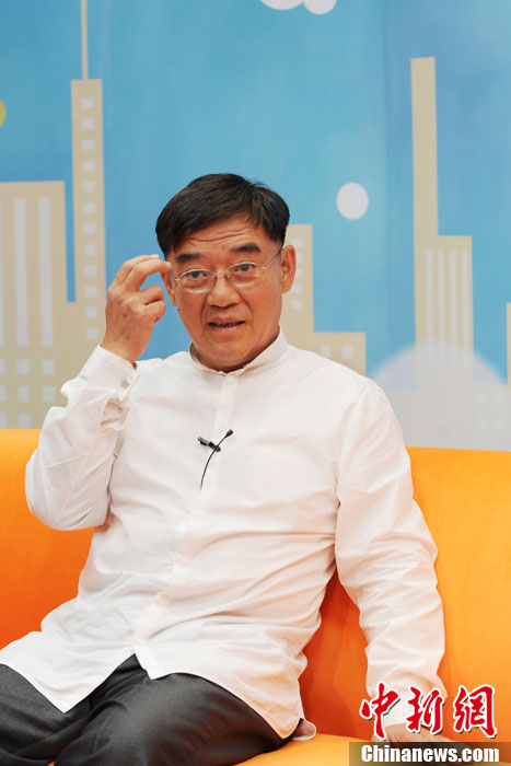 台湾著名演员李立群做客中新网