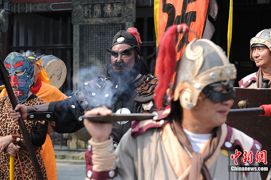 四川阆中古城上演张飞巡城