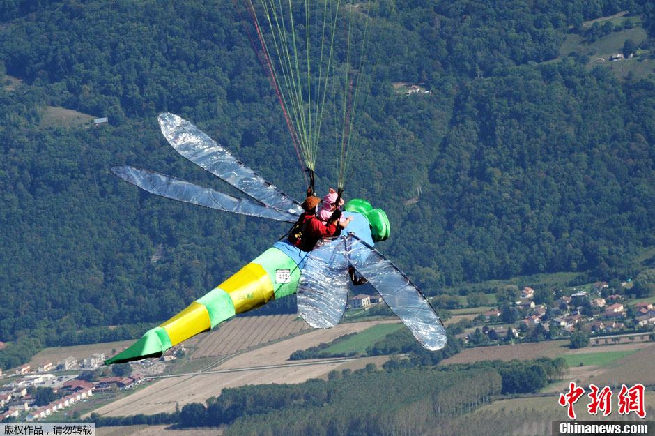 法国奇异飞行器大赛搞怪上演