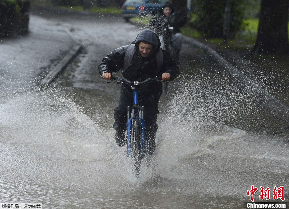 强风暴雨横扫英国北部地区洪水泛滥48