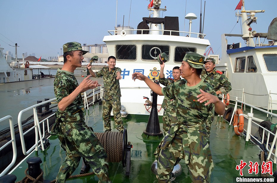 江苏海警部队官兵用江南style缓解勤务压力