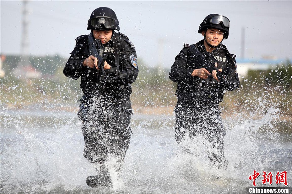 宜昌特警苦练精兵保卫三峡