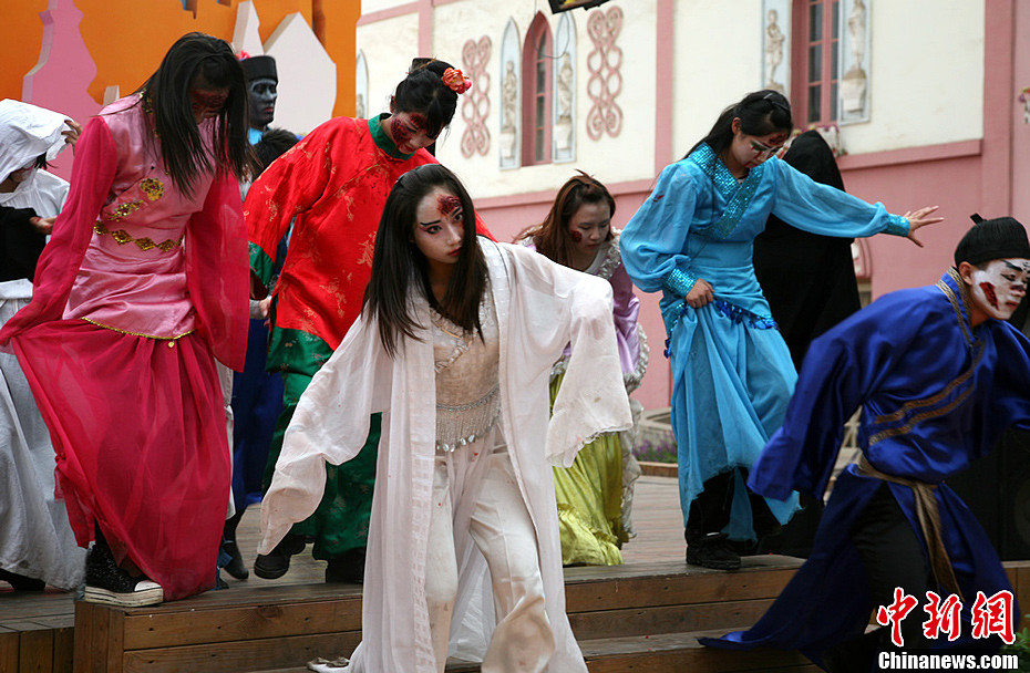 长沙公园"群魔乱舞"预热万圣节