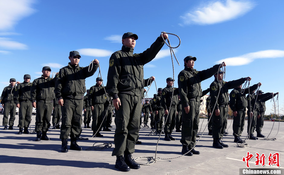 北京民防志愿者进行汇报演练