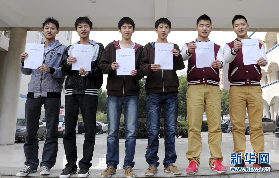 实拍解放军征兵体检