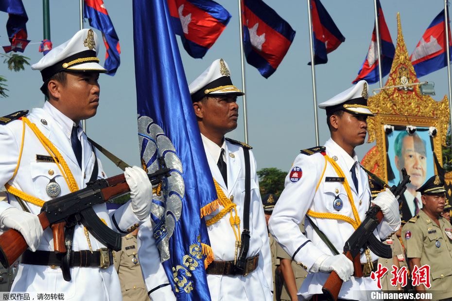 柬埔寨庆祝独立59周年 (4/4)