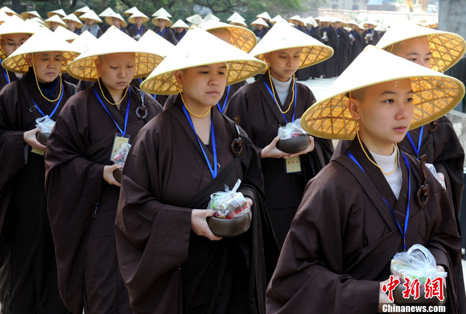 福州千年古刹举行盛大托钵行脚活动 (3/7)