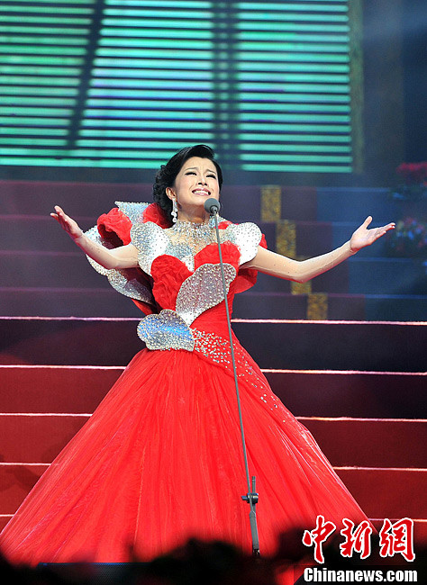 "红歌天后"郑璐江西办个人演唱会 (3/5)