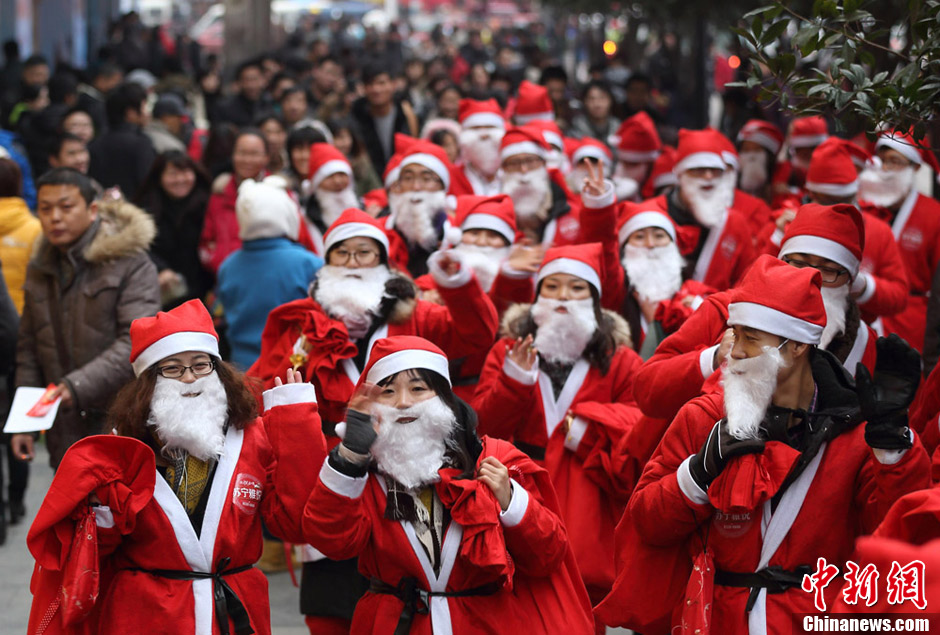 圣诞老人巡游南京