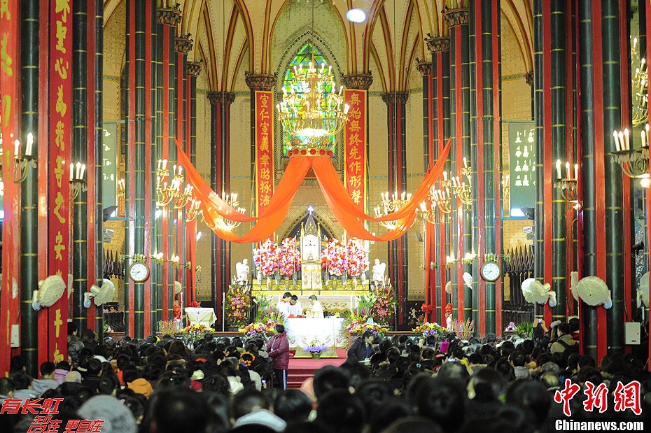 北京天主教堂举行圣诞平安夜弥撒