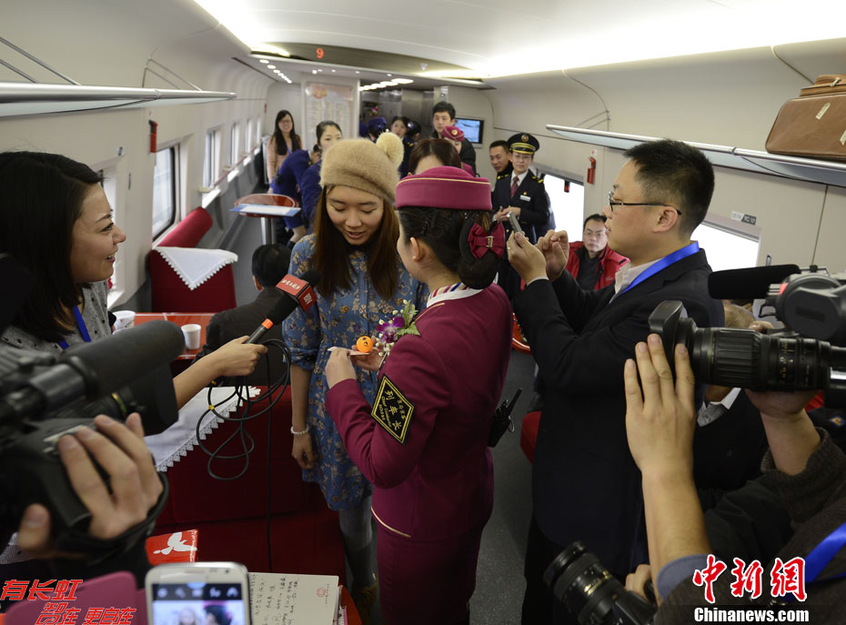 京广高铁首发车诞生第一位幸运乘客