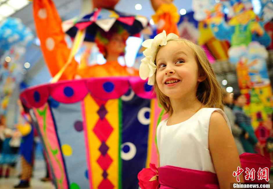 俄罗斯克林姆林宫新年演出 活泼孩童乐在其中