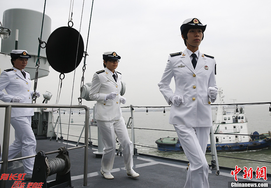 南海舰队"广州舰"女兵风采