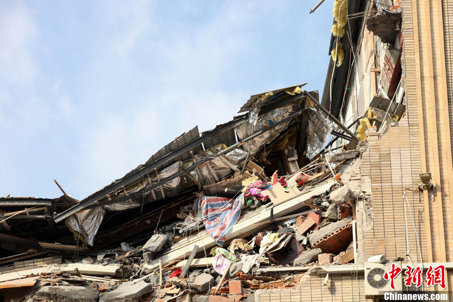 上海一大楼两层楼面坍塌