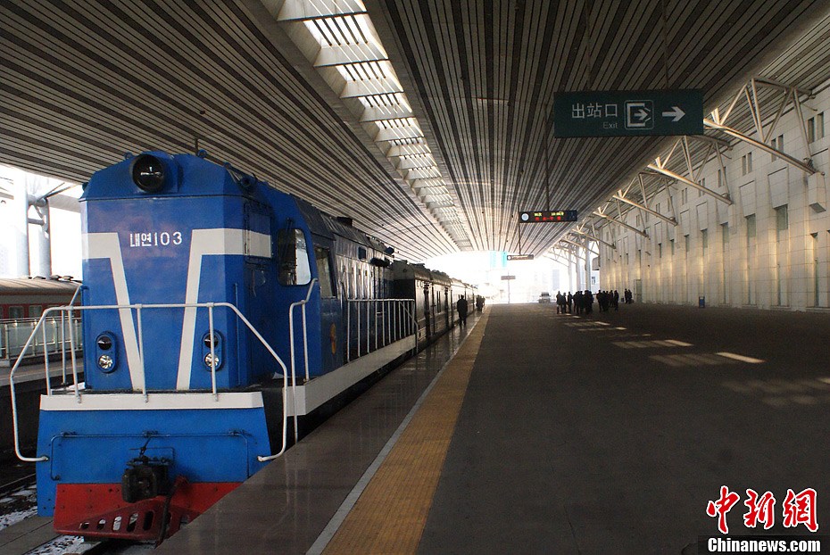 从丹东火车站驶出,这标志着中朝铁路联运进入了"每日运行"的新阶段