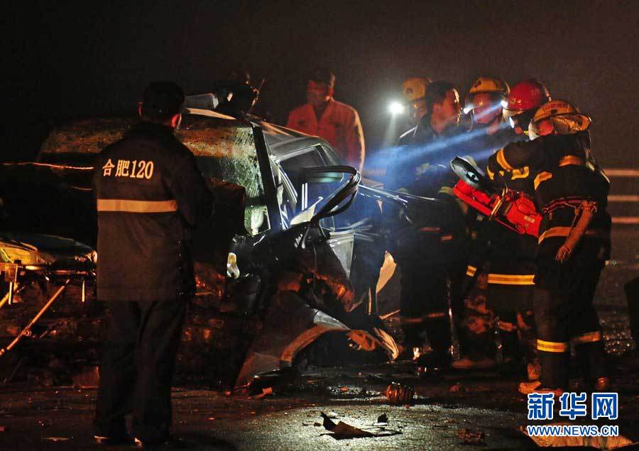 合肥环湖大道发生特大交通事故 两车相撞6人死亡