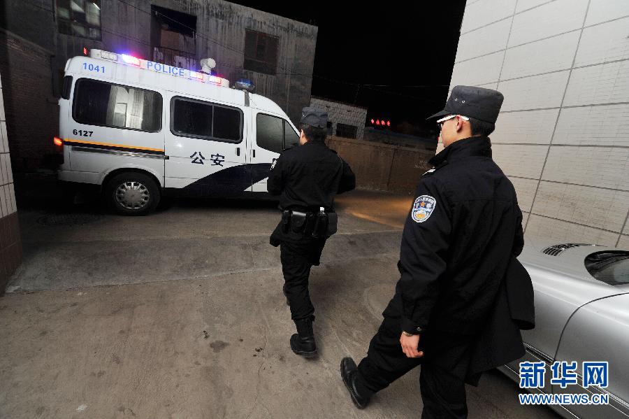 走近110图揭巡警的艰辛工作112